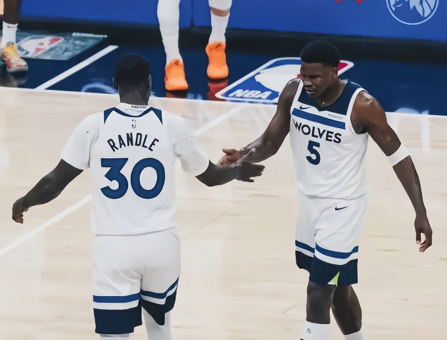 骑士完胜鹈鹕，德罗赞惊艳四座