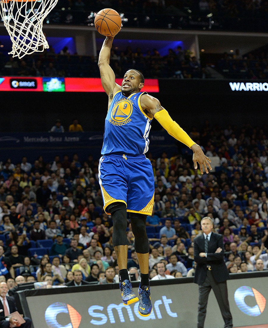 四川队完胜鹈鹕,库里高光表现 四川队完胜鹈鹕,库里高光表现