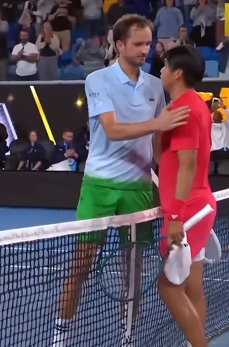 澳网鏖战戴维斯杯，梅德韦杰夫统治全场